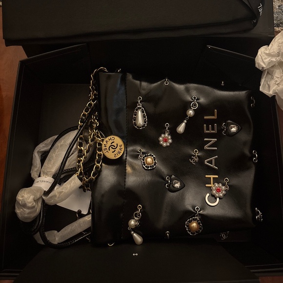 Chanel - Picture 1 of 2